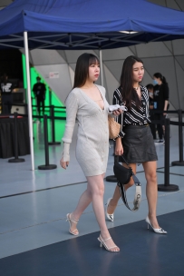 【精选街拍】Vol.2493 灰色紧身包臀裙 [189P-5.77GB]