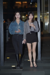 【精选街拍】Vol.2649 长靴牛仔姐妹花 [116P+1V-1.90GB]