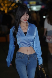 【精选街拍】Vol.2738 飒爽喇叭牛仔裤 [130P-2.02GB]