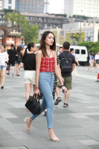 【精选街拍】Vol.0034 苗条身材牛仔紧身气质美女 [91P-694MB]