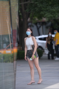 【精选街拍】Vol.2729 温婉牛仔短裤 [68P-1.39GB]