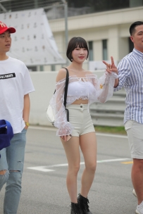 【精选街拍】Vol.2457 白色热裤短靴美腿 [39P-306MB]