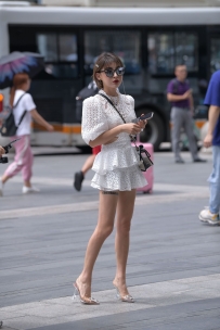 【精选街拍】Vol.3205 白色短裙黑色热裤 [78P-1.12GB]