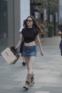 【精选街拍】Vol.2467 蓝色短裙小蛮腰美腿 [96P+2V-931MB]