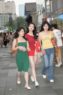 【精选街拍】Vol.2619 红花绿叶 [61P-1.36GB]