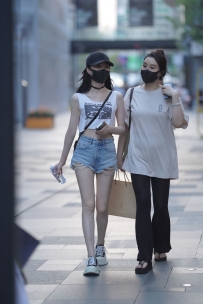 【精选街拍】Vol.2496 蓝色热裤美腿 [150P-1.76GB]