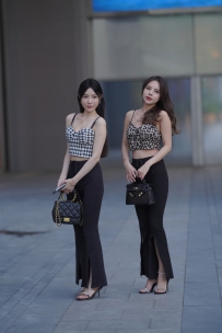 【精选街拍】Vol.2061 简约黑裤 [128P-1.76GB]